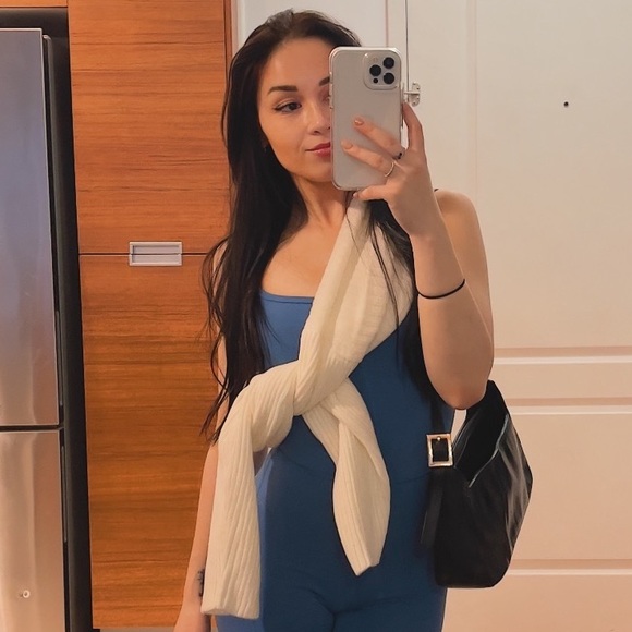 Meet your Posher, Danielle - Picture 3 of 5